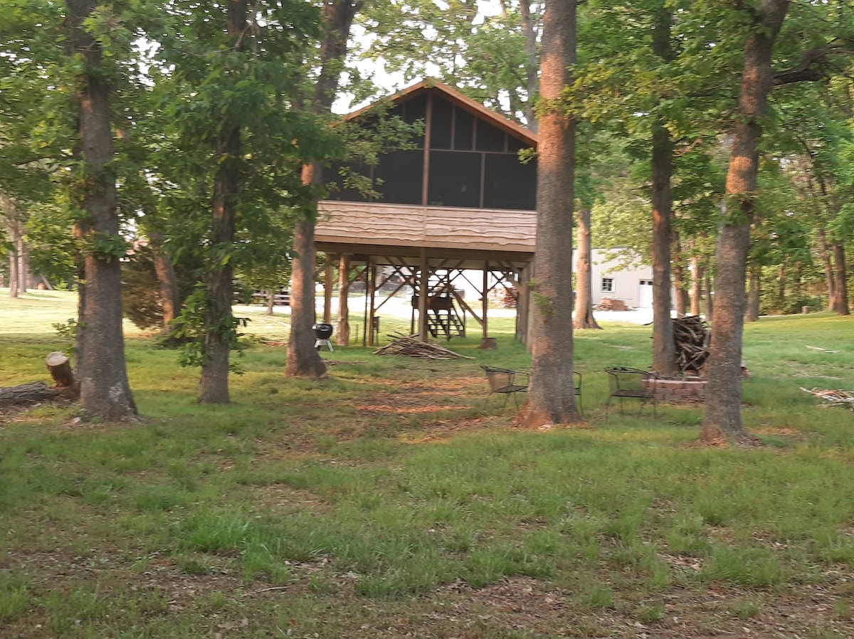 Rustic Elegance Treehouse Cabin Stockton Lake, MO