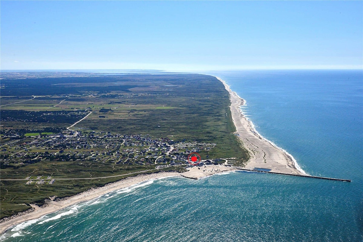 Skønt autentisk lille sommerhus, top beliggenhed.