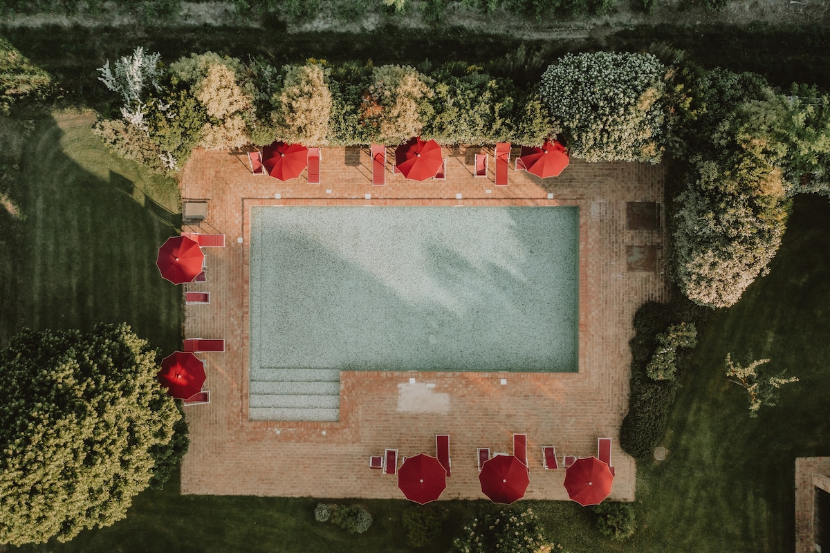 Farmhouse Tuscany | Terrace, pool & restaurant