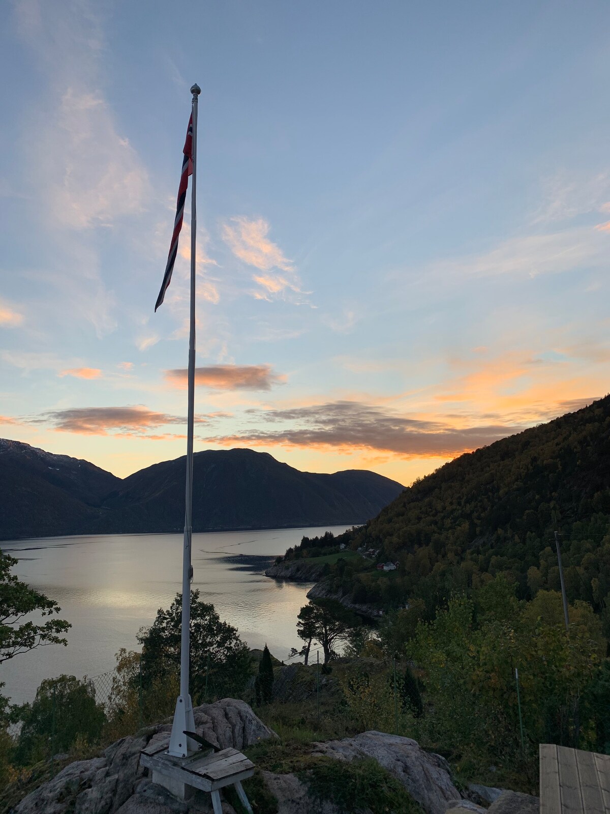 Hytte i vakre Måren med utsikt over Sognefjorden