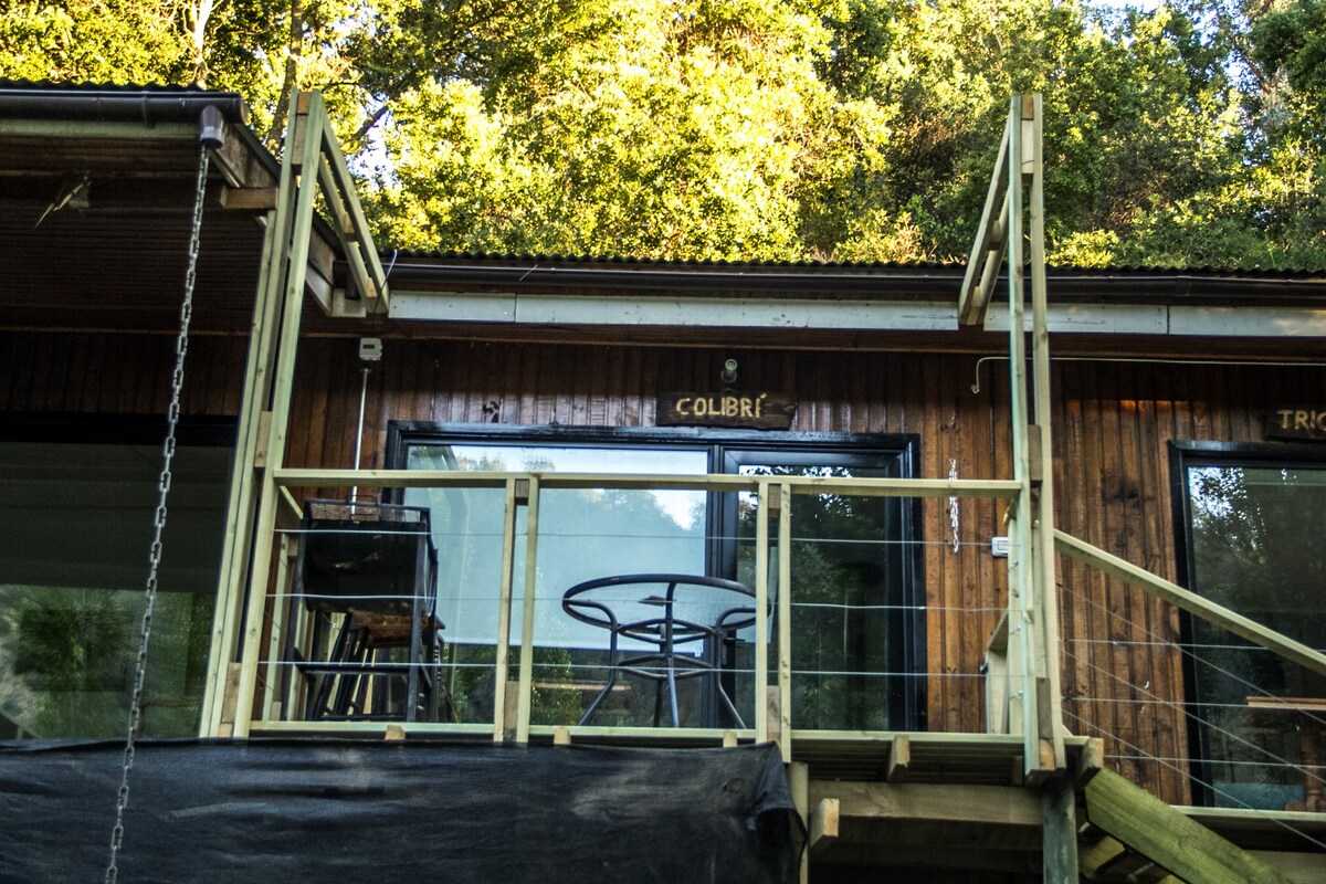 香格里拉小屋（ Shangrila Lodge ）可供2人使用的Colibri小木屋