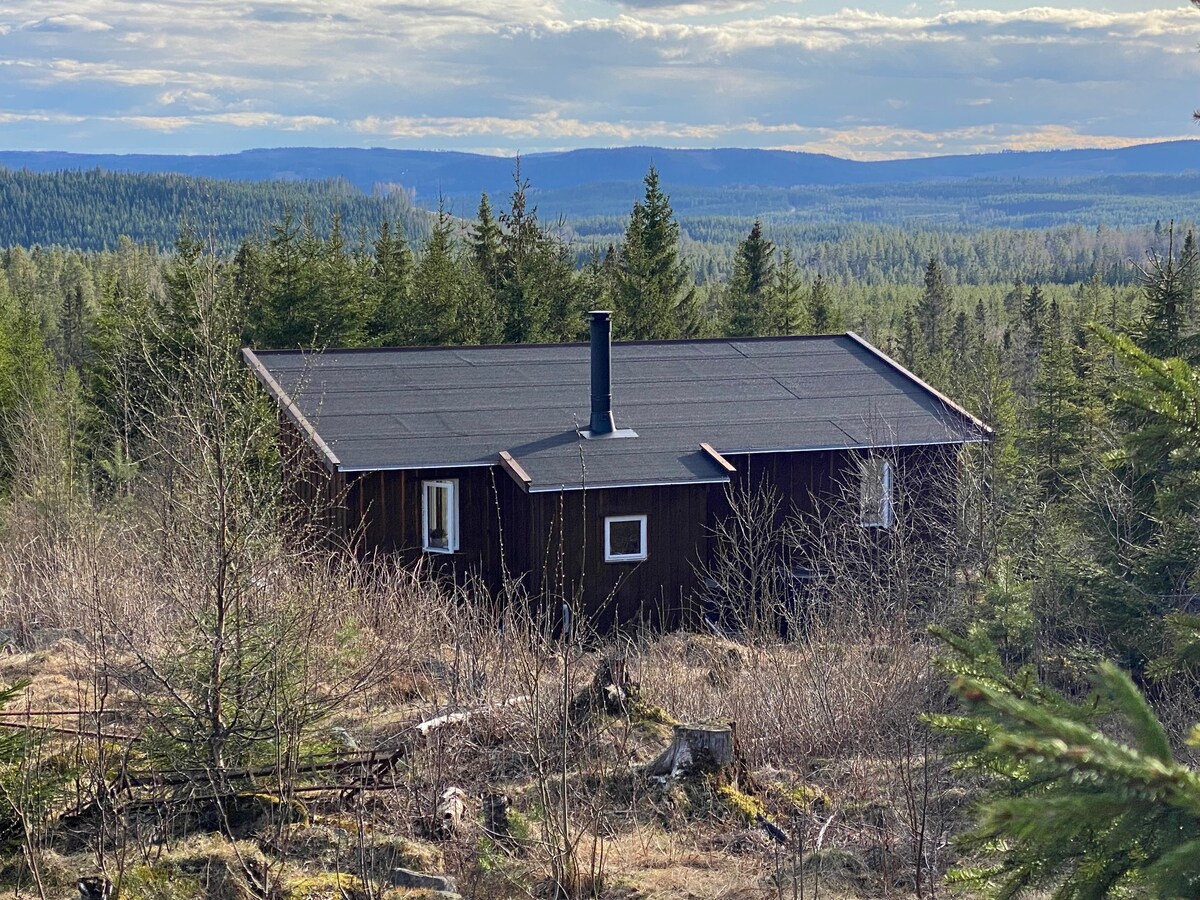 Hyggelig hytte i skoven med fantastisk udsigt