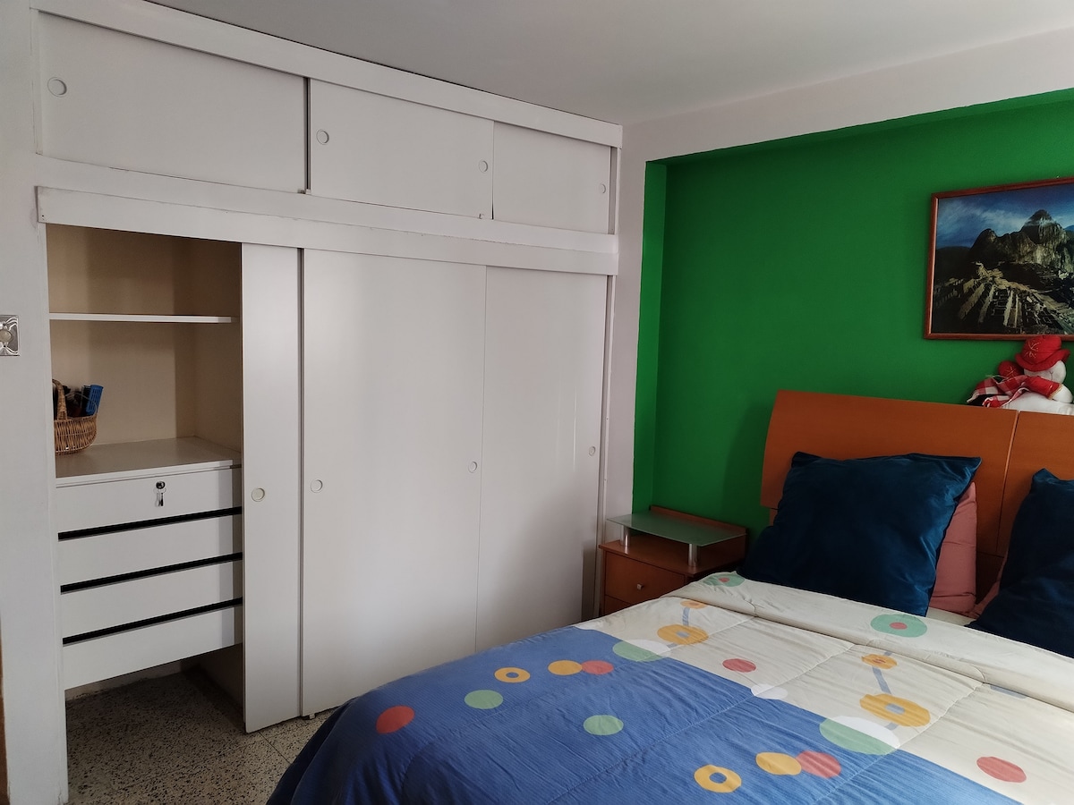 房间舒适宽敞，位于加拉加斯的良好区域