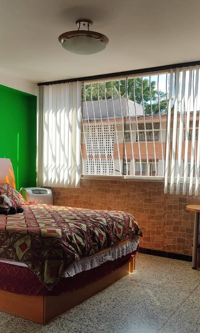 房间舒适宽敞，位于加拉加斯的良好区域