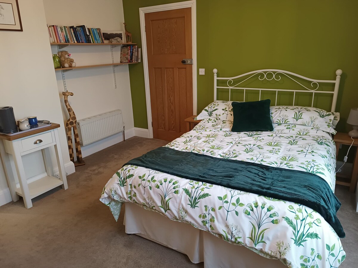 Double ensuite room in central Ely