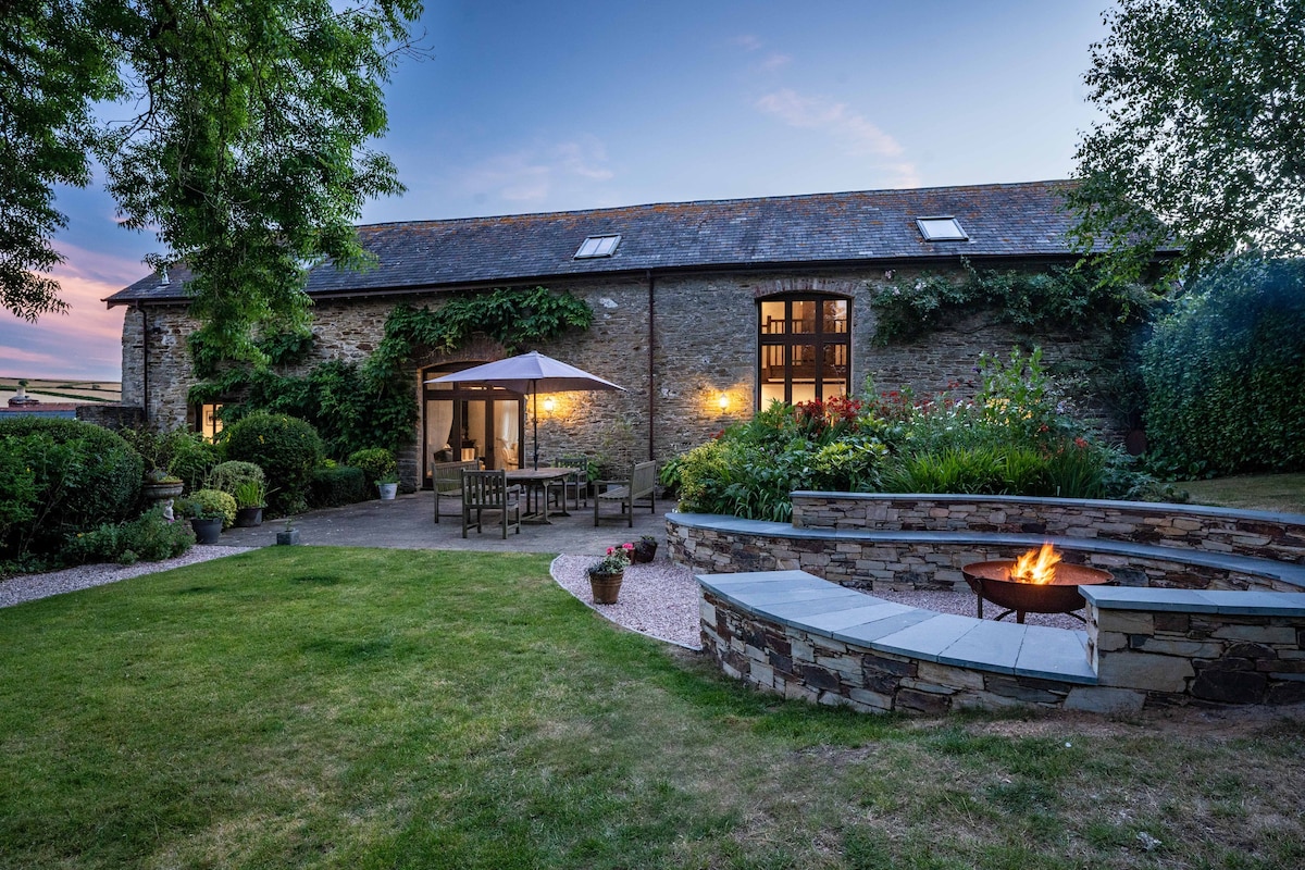 Easton Court - Large character barn near Salcombe