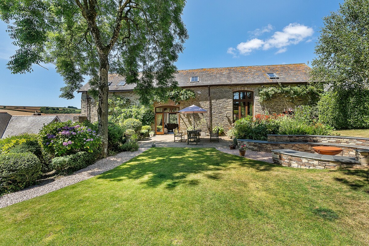 Easton Court - Large character barn near Salcombe