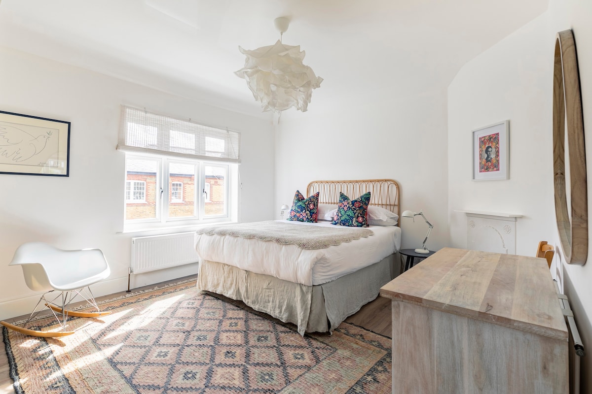 Beautiful 2 bed home in Chiswick by River sleeps 3