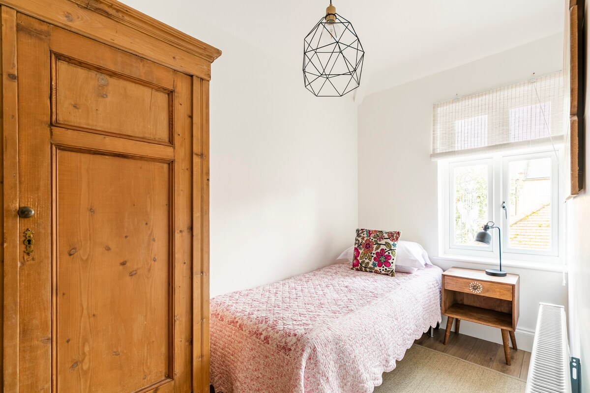 Beautiful 2 bed home in Chiswick by River sleeps 3