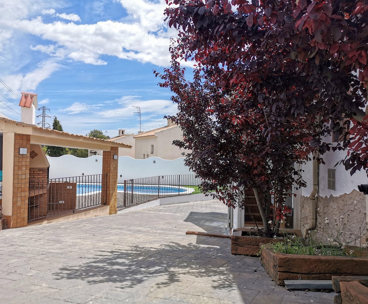 Piscina, Barbacoa y Playa. Barcelona a 40 minutos.