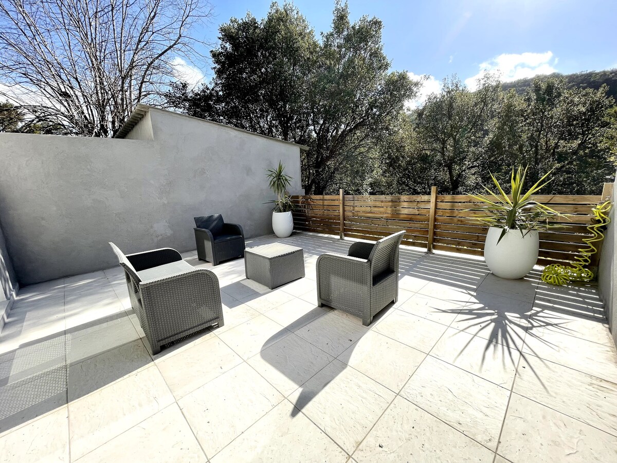 Rez de jardin au calme avec terrasse