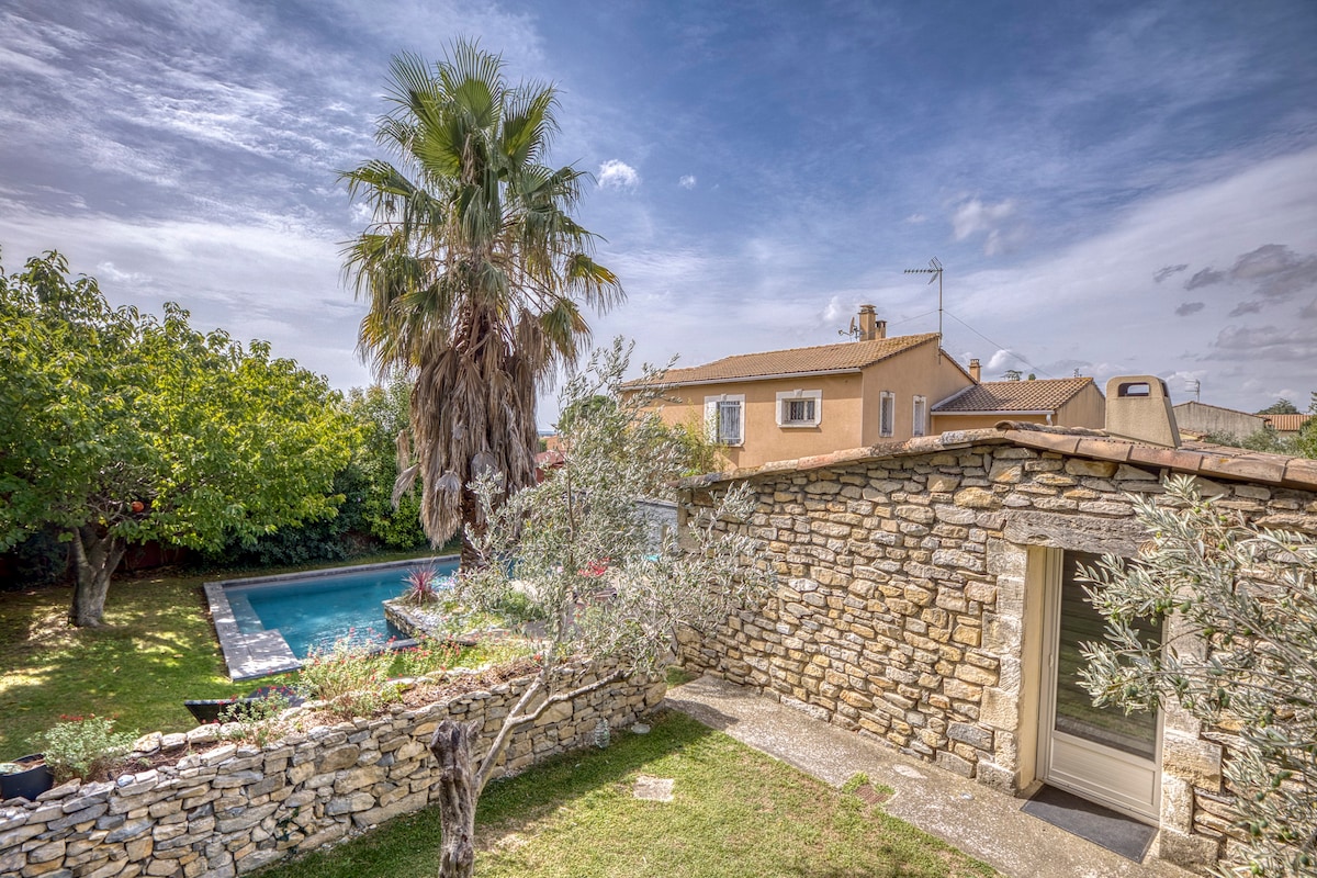 MAISONNETTE AVEC PISCINEPRIVEE JARDIN ET PARKING