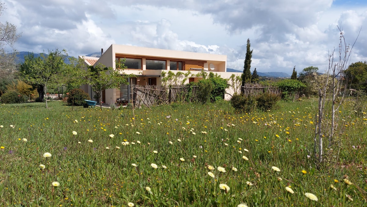 Modern country house, mountain views, natural pool