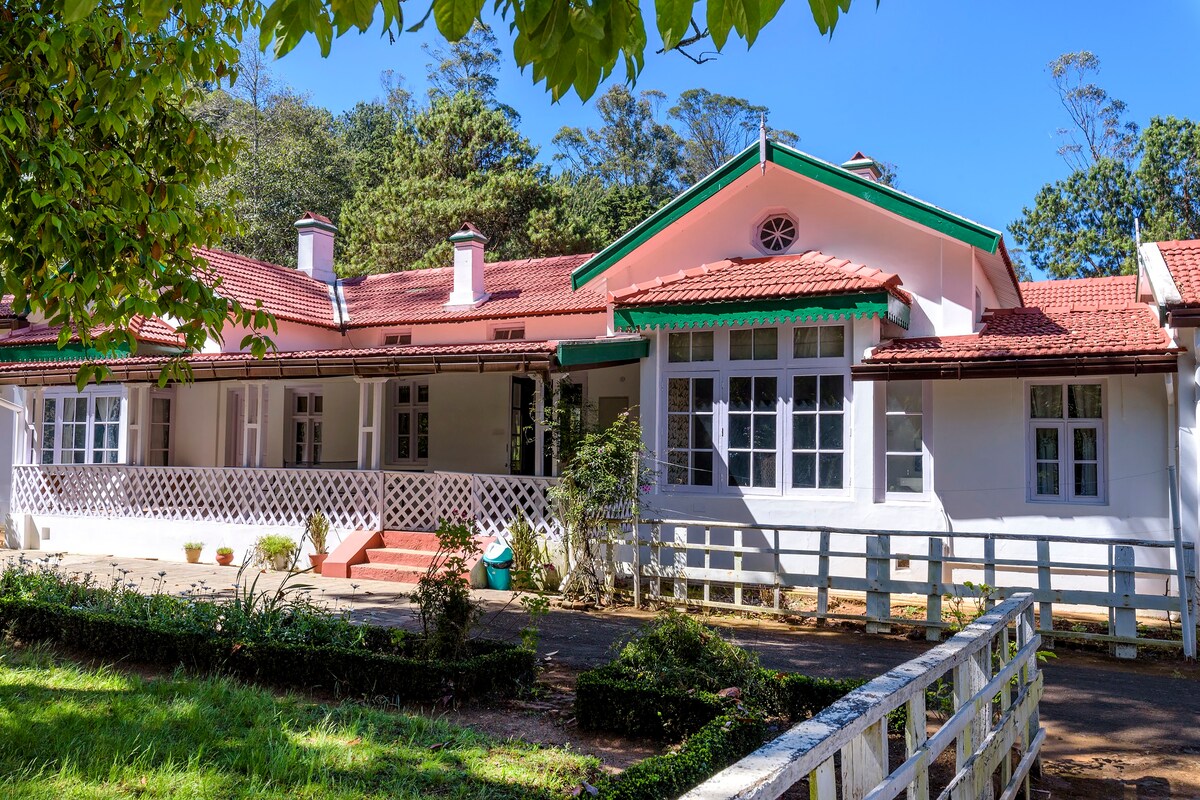 19th century colonial bungalow (Heritage Suites)