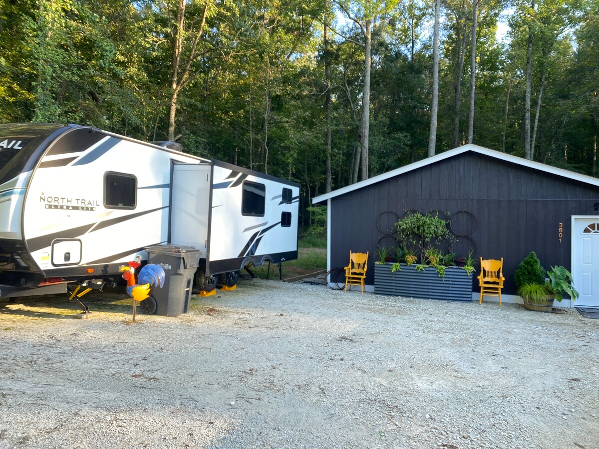 Woodland RV stay with separate cozy bungalow/deck