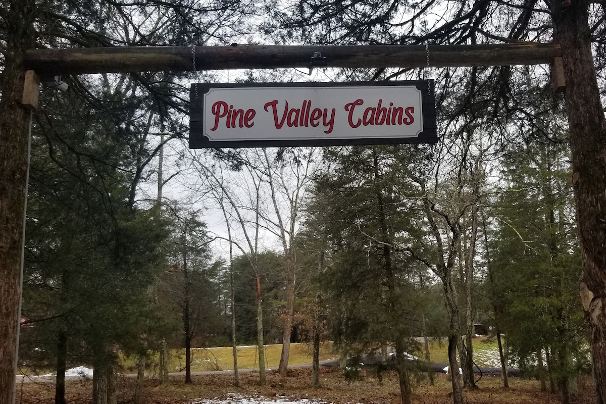 The Bear Den (Pine Valley Cabins)