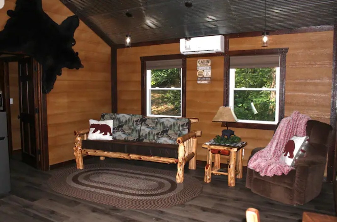 The Bear Den (Pine Valley Cabins)