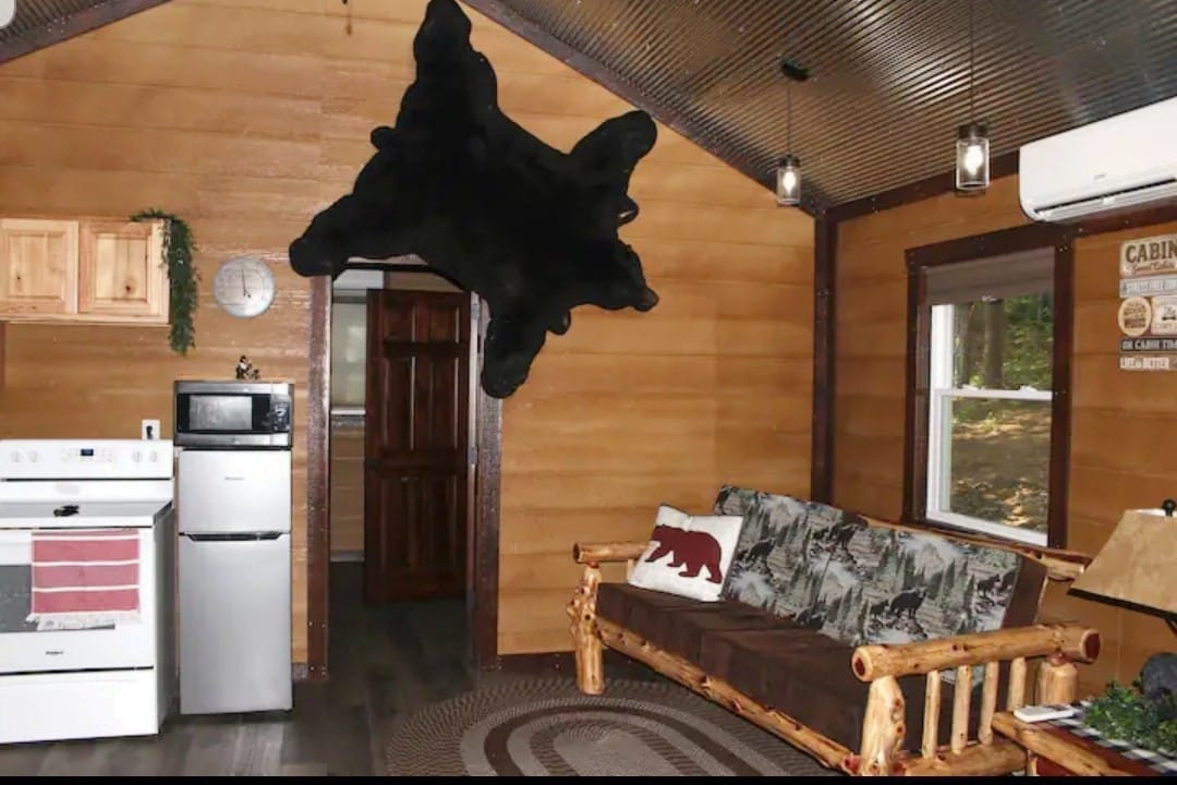 The Bear Den (Pine Valley Cabins)