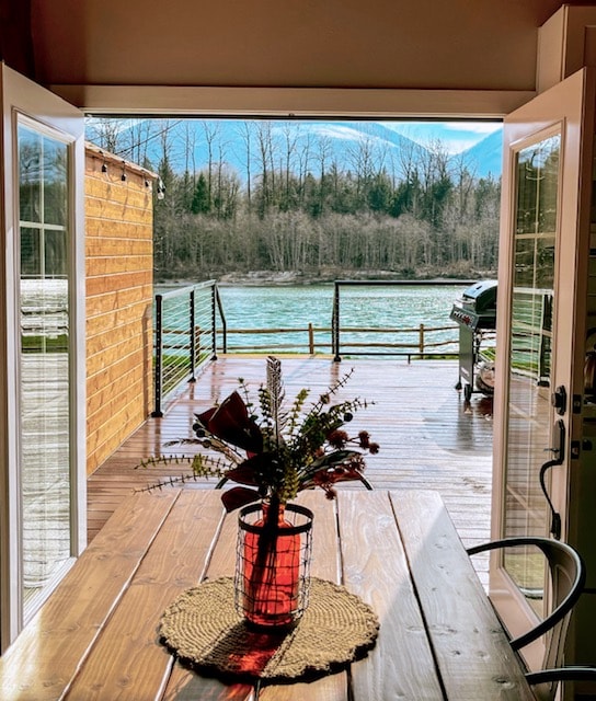 Charming Cabin Getaway w/Hot Tub & River Mt. Views