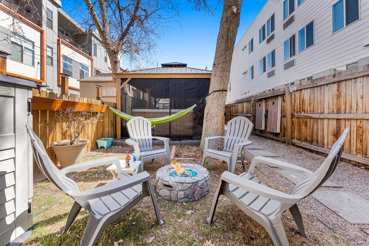 *HOT TUB*Firepit*Pool Table*Patio* Downtown Denver