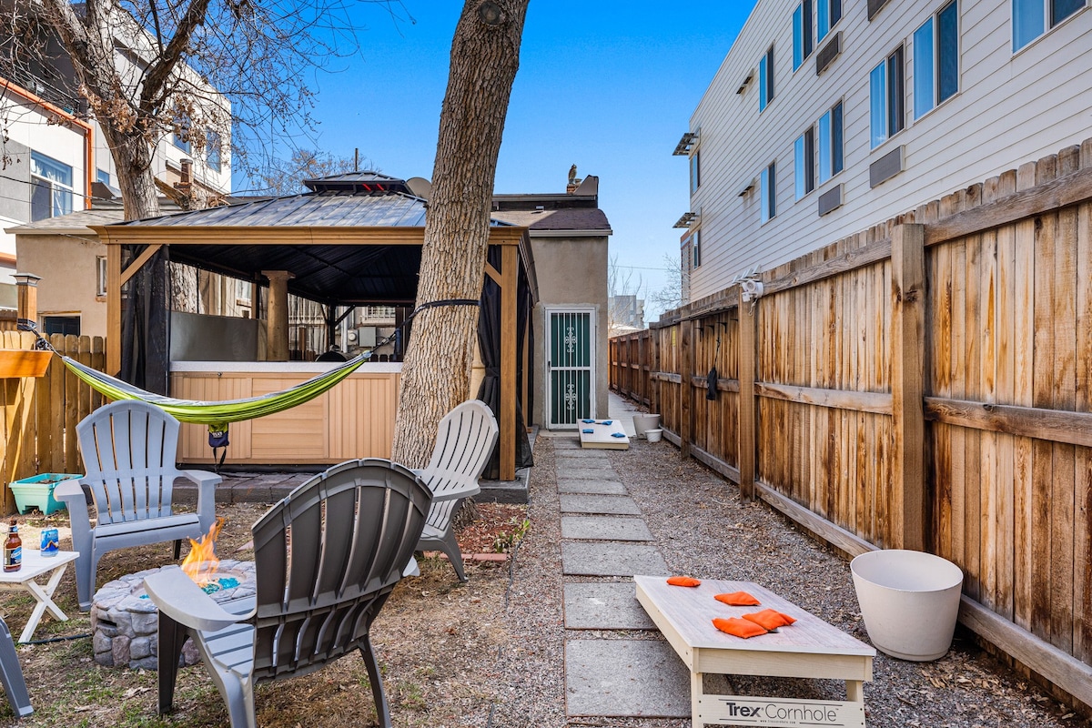 *HOT TUB*Firepit*Pool Table*Patio* Downtown Denver