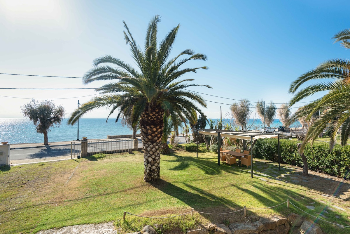 # FLH-Vitamin Sea Beachfront Villa, Sithonia