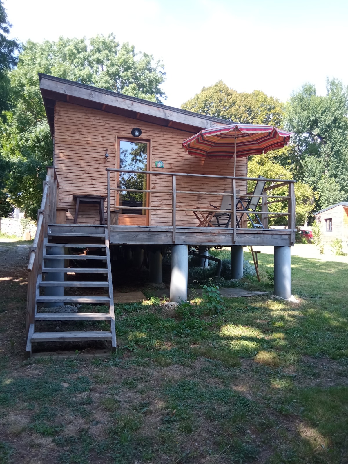 Charmant studio en bois avec terrasse