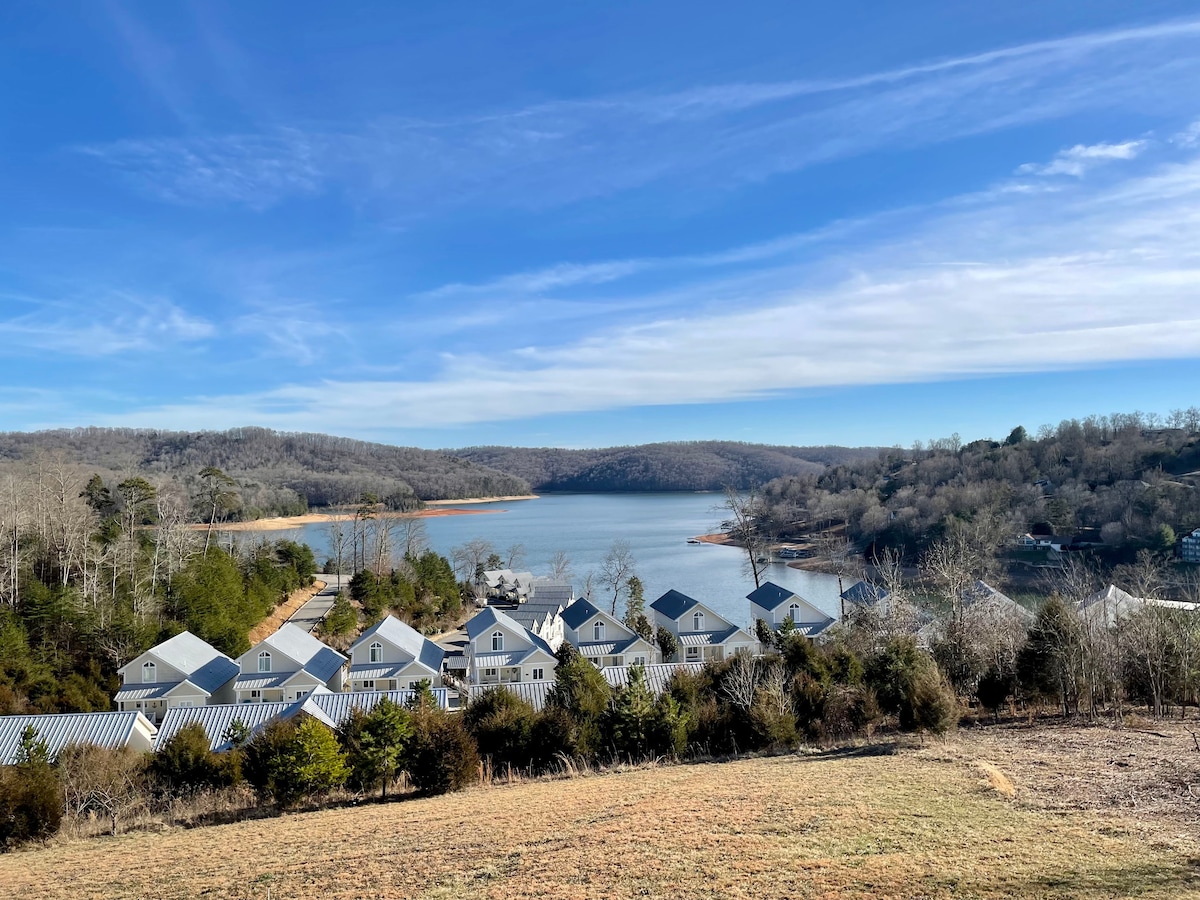 NORRIS LAKE COTTAGE AT DEERFIELD WITH BOAT SLIP