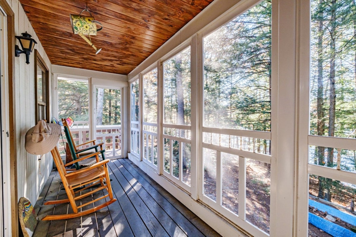 Maine Lakehouse, 3 Bedrooms, 2 baths, waterfront