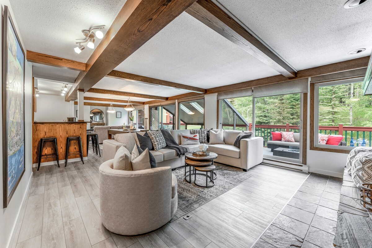 6-Br Ski Chalet, Ski In/Out, Pool + Private HotTub