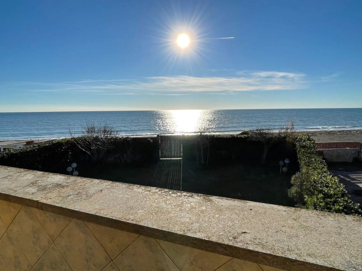 Tarquinia Lido - Villa Velca sulla spiaggia