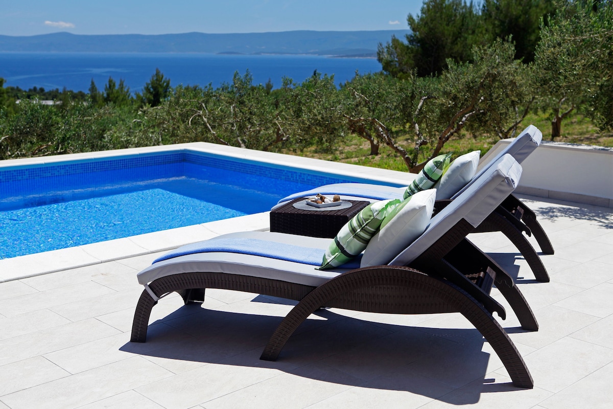 Villa Oliva:Private Pool&Sea Views-Serenity in Bol