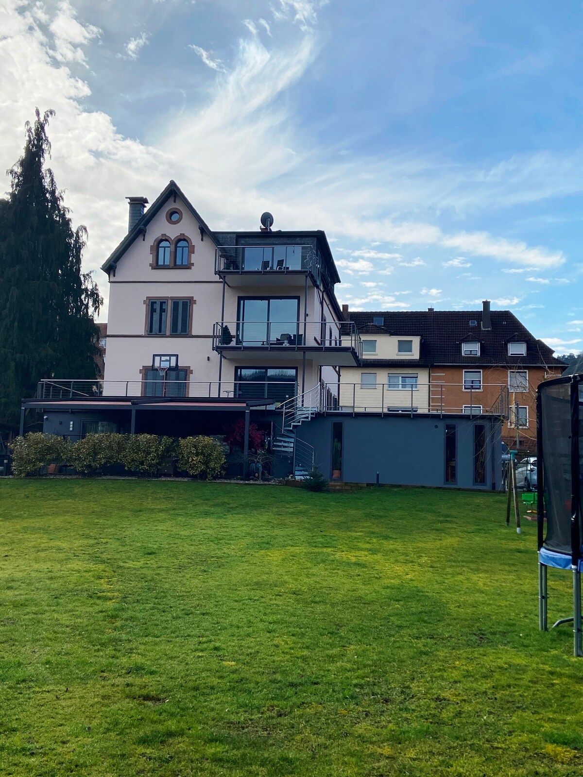 Traumhafte Wohnung mit Neckarblick und Terrasse