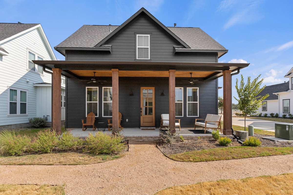 Farmhouse in the Hill Country of Dripping Springs