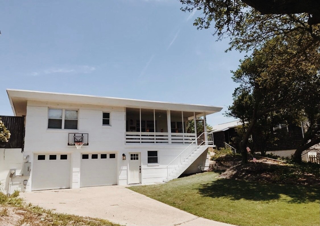 Mid-Century Modern Bay-Front Cottage!