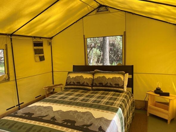 带双人床、电力和暖气的Glamping帐篷