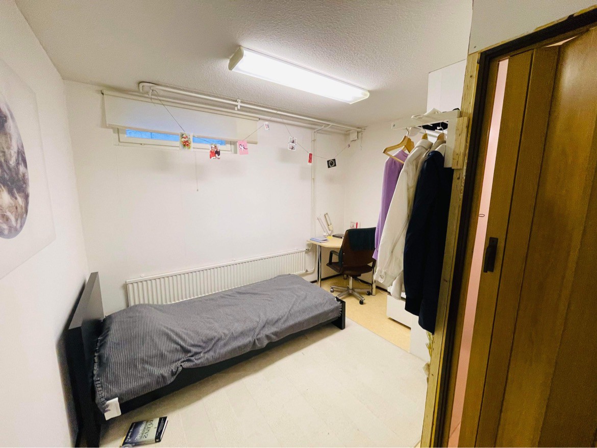 Cozy 1-bedroom in a Townhouse with free parking