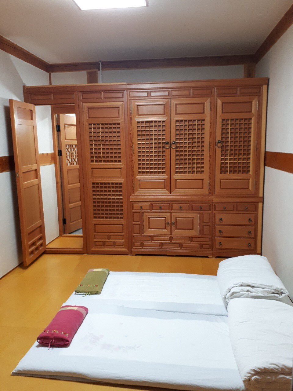 Simyoung ，景州南山豪华韩屋中的一个独立房间（私人住宅的所有者，每天只有一个团队）