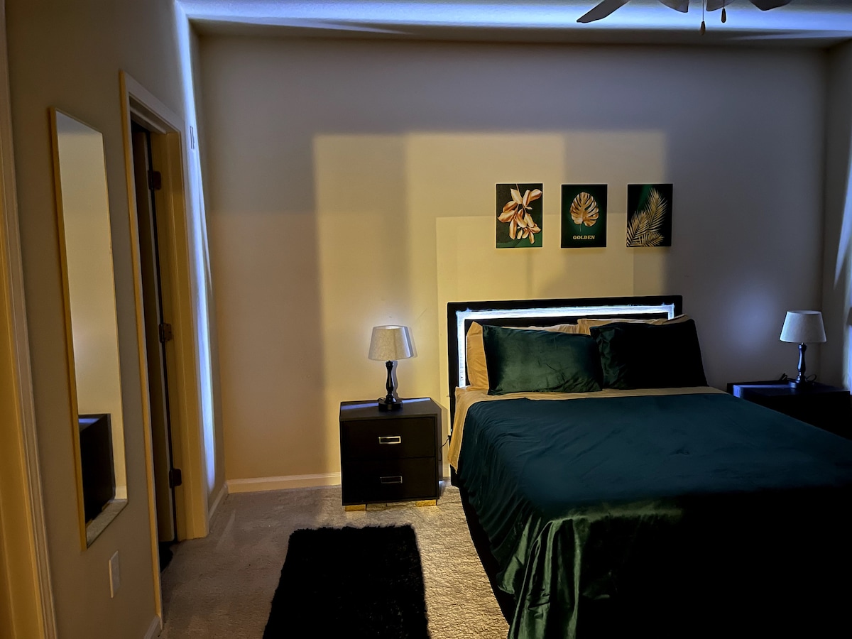 Urban Deluxe Suite -Less than 15 Mins from Uptown!