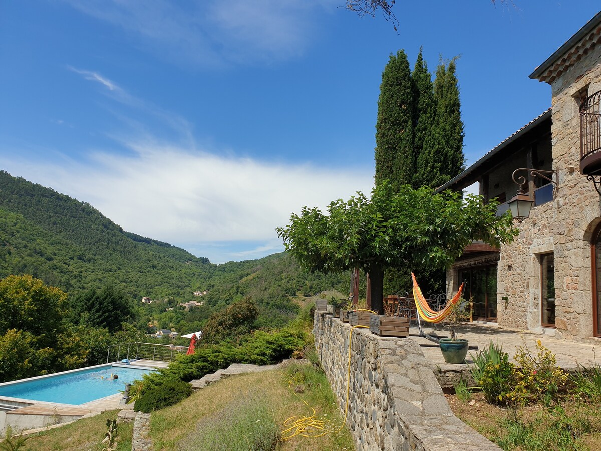 La Tour, gîte de charme au pays de Jean Ferrat