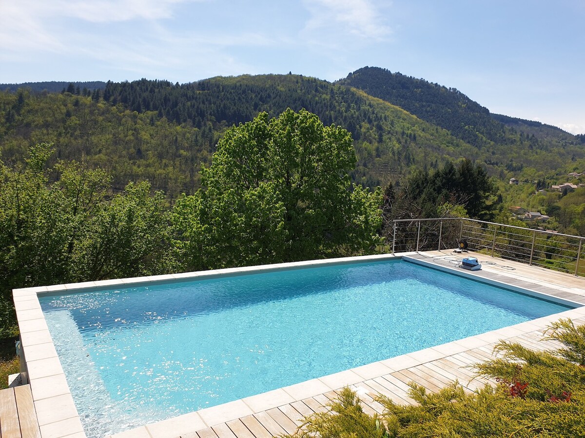 La Tour, gîte de charme au pays de Jean Ferrat