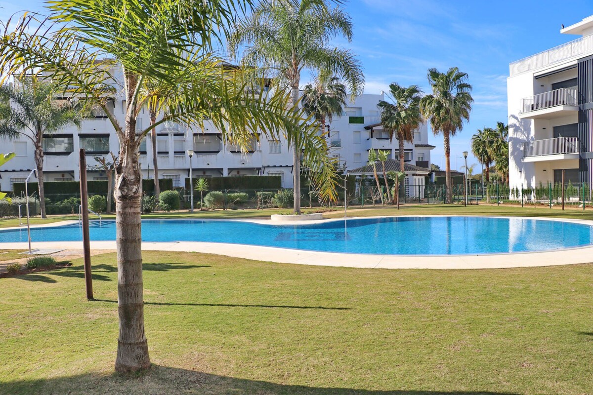 Precioso apartamento en complejo con piscina. Rota