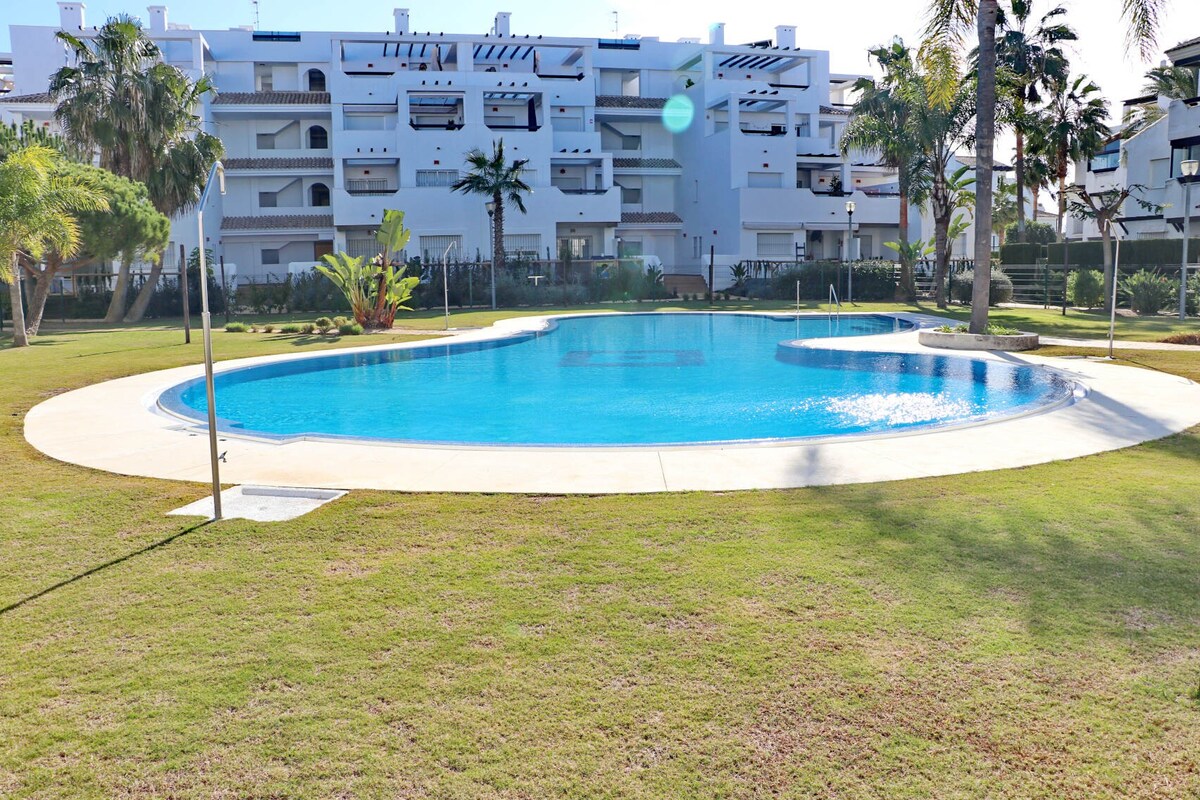 Precioso apartamento en complejo con piscina. Rota