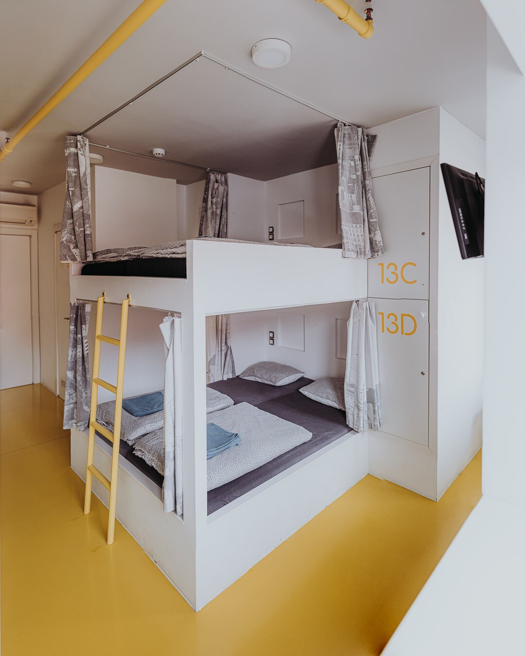 2DBL Bunk Beds w. Private Bathroom R13@Hostel63