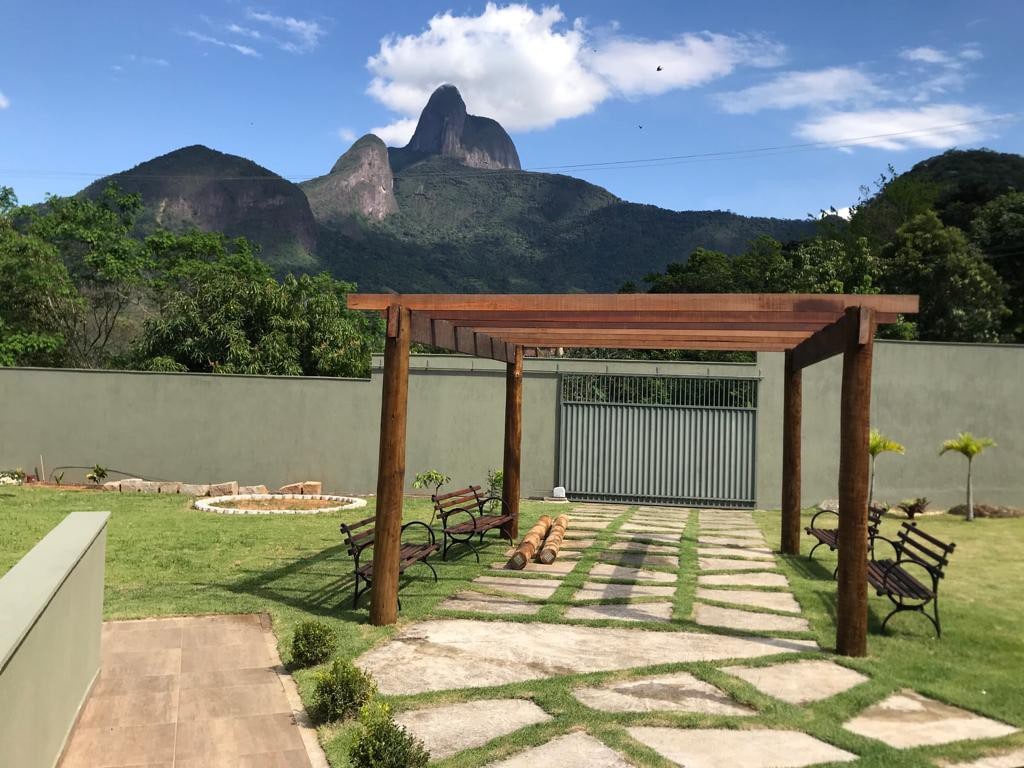 Casa em Trapóleo-Serra Macaense.