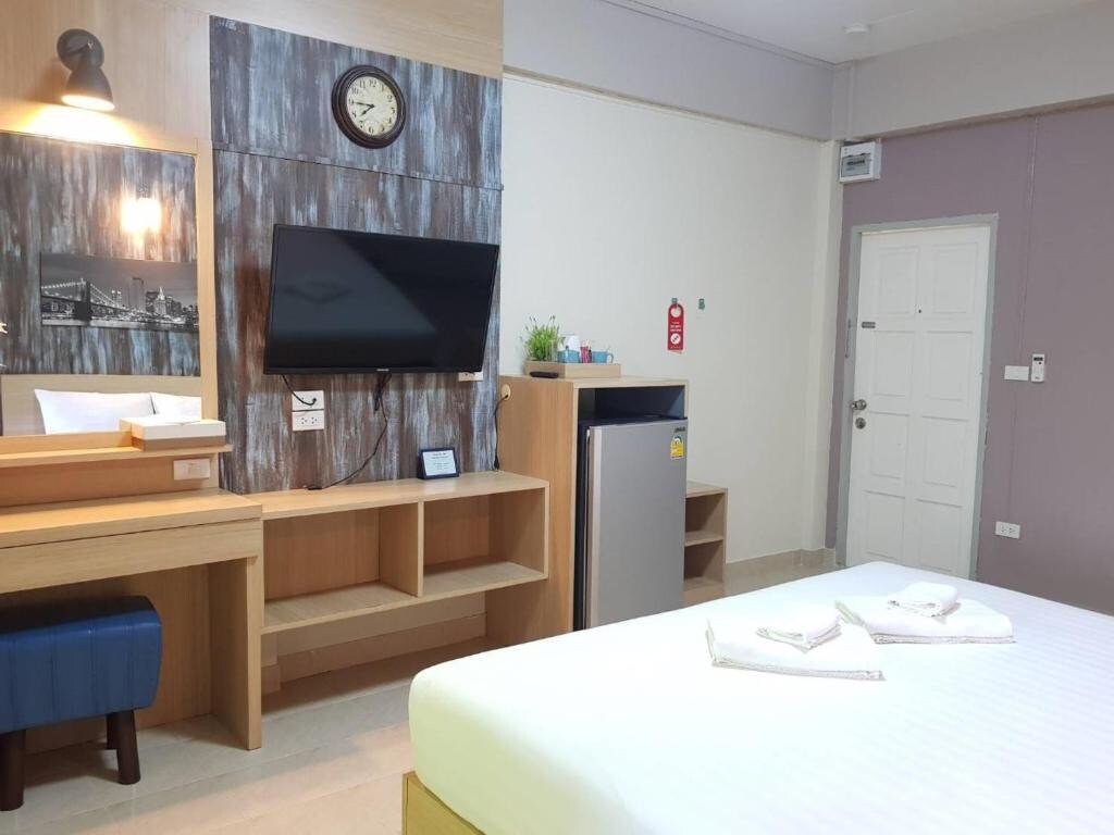 芭堤雅沙蓝床（ Blue Bed Pattaya SHA ）的舒适客房，提供免费无线网络