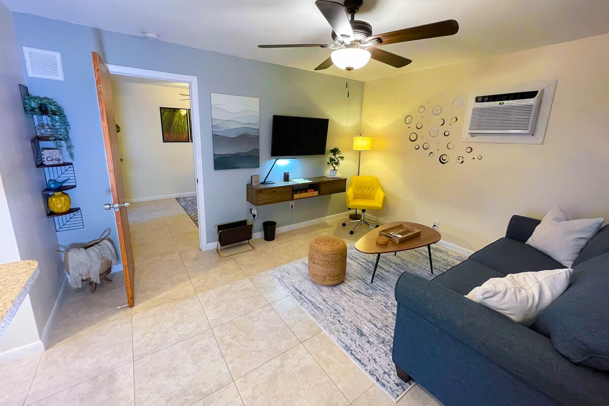 ☆Cozy City Guesthouse in Hallandale Beach w Porch☆