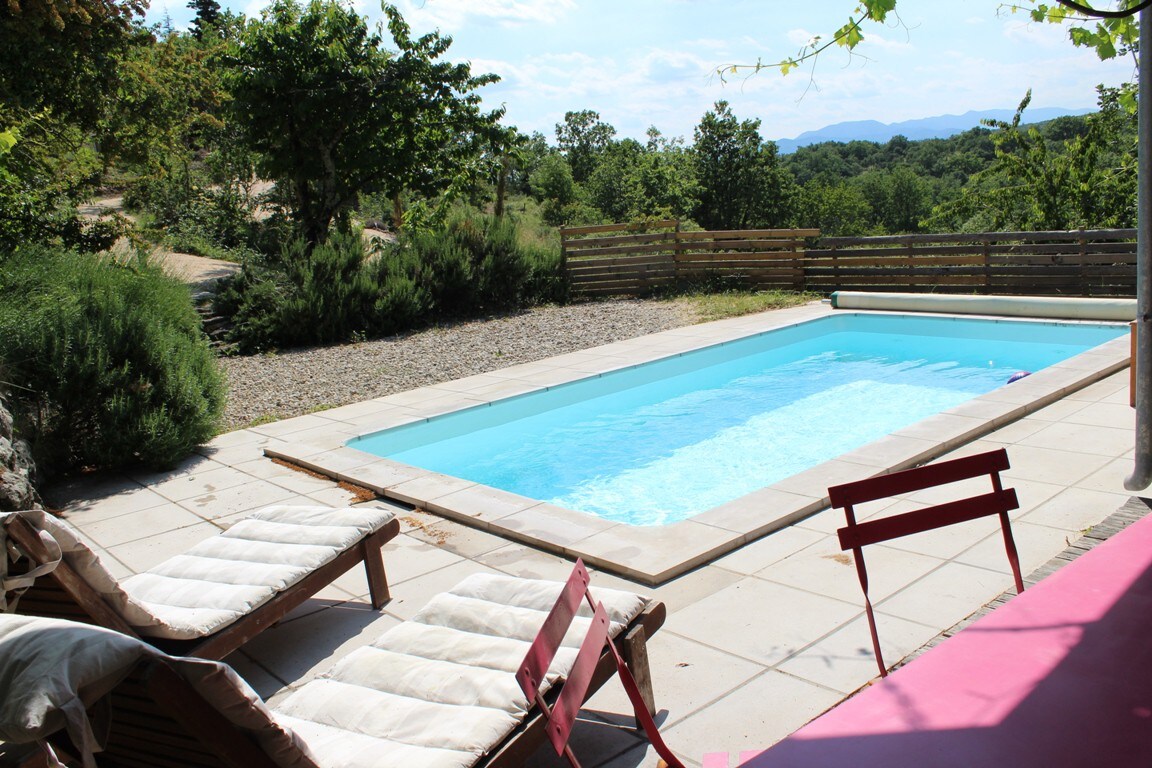 Nature et piscine privée au Vallon des Étoiles