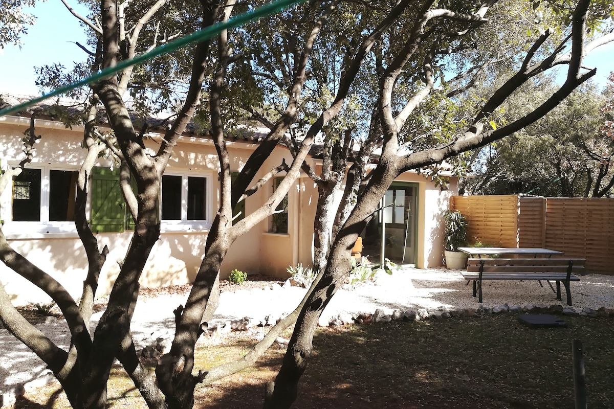 Maison chaleureuse avec jardin "Les Volets Verts"