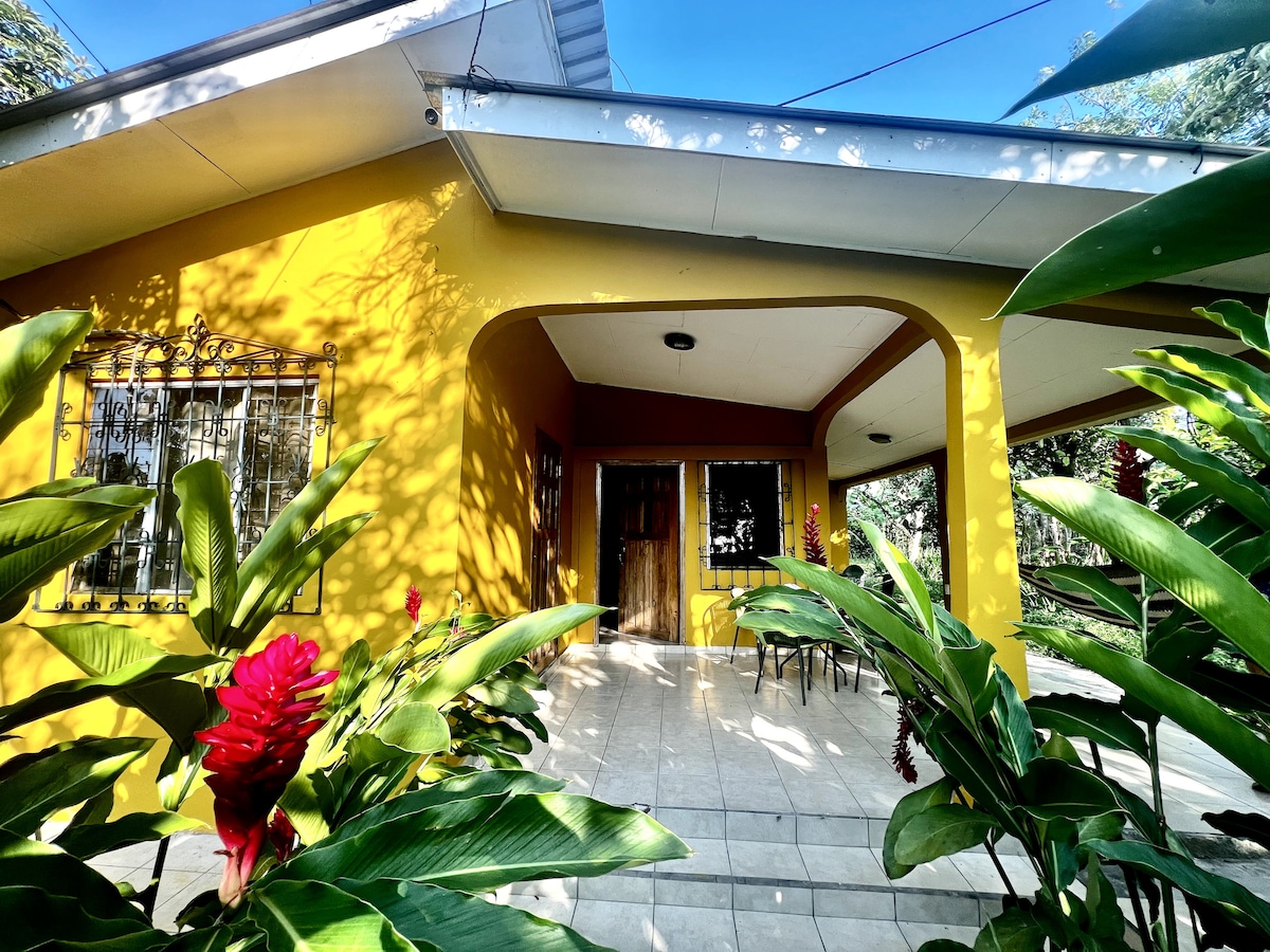 Cottage near Beach and Rainforest